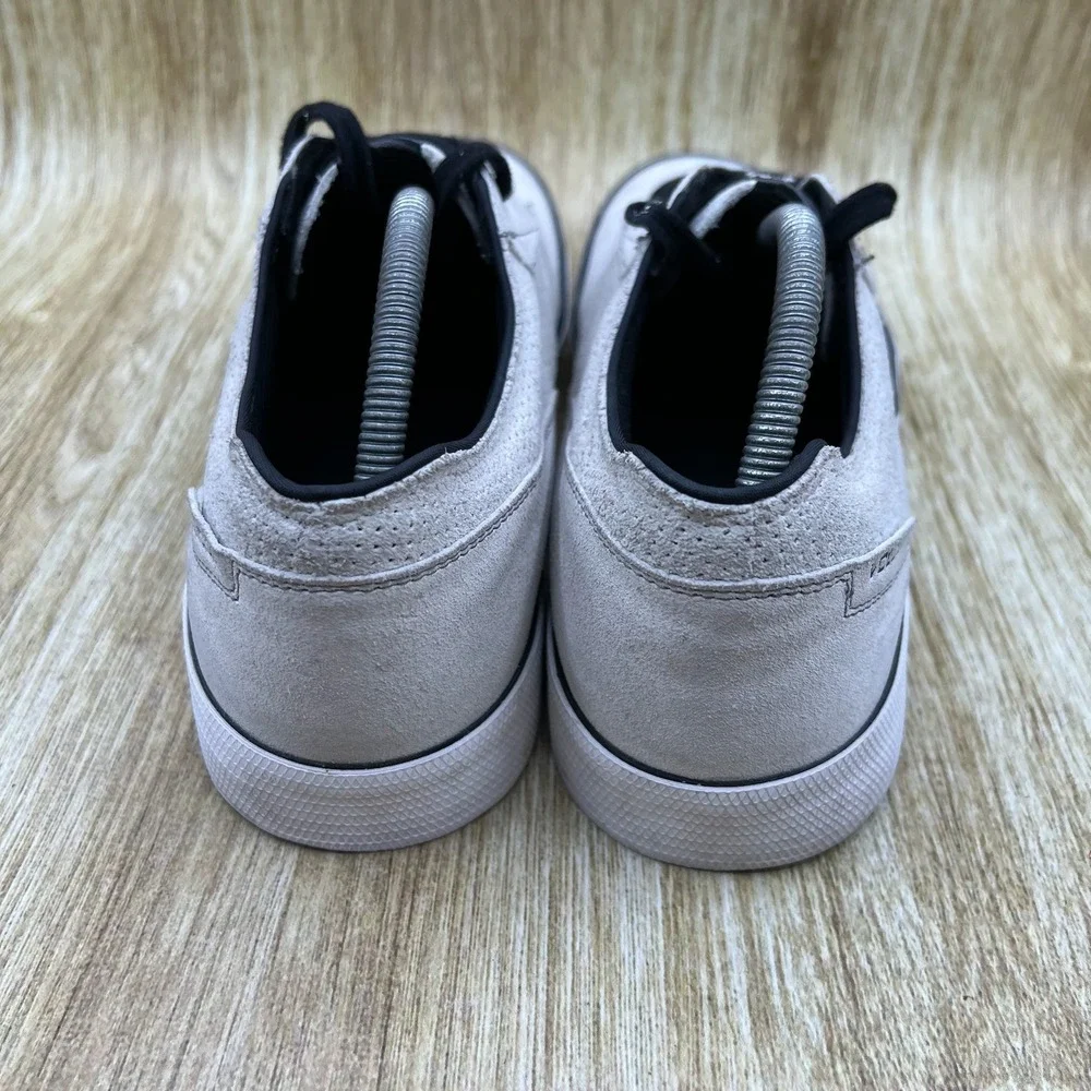 Volcom Steelo Skate Shoes Men's Size 10 Light Grey Suede Low Top V4011550 BNE